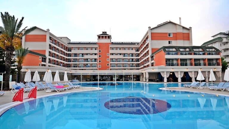 Insula Resort & Spa