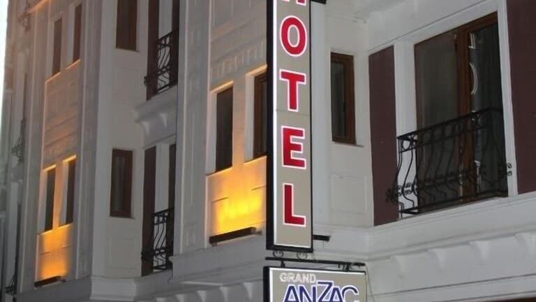 Grand Anzac Hotel