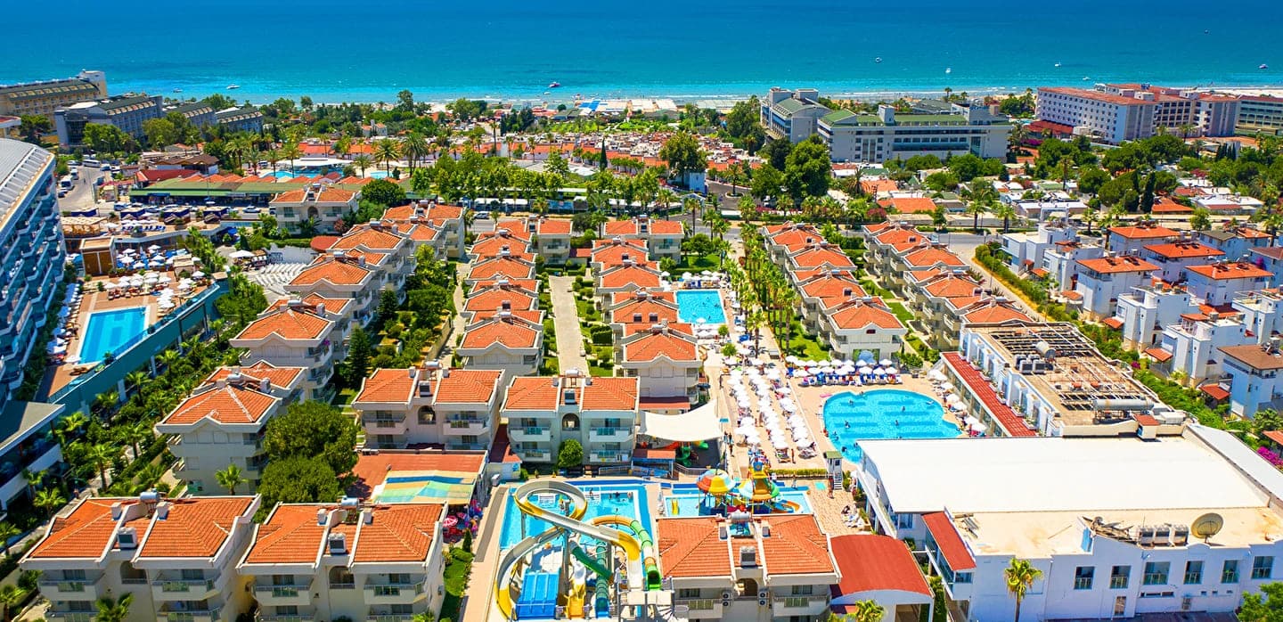 Панорамен изглед към комплекса